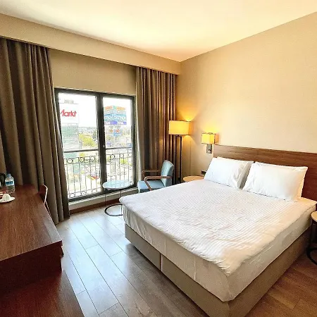 Tuerkmen Riverside Готель 4*
