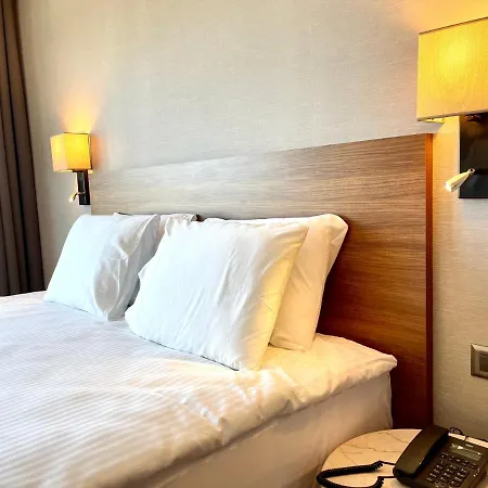 Tuerkmen Riverside فندق