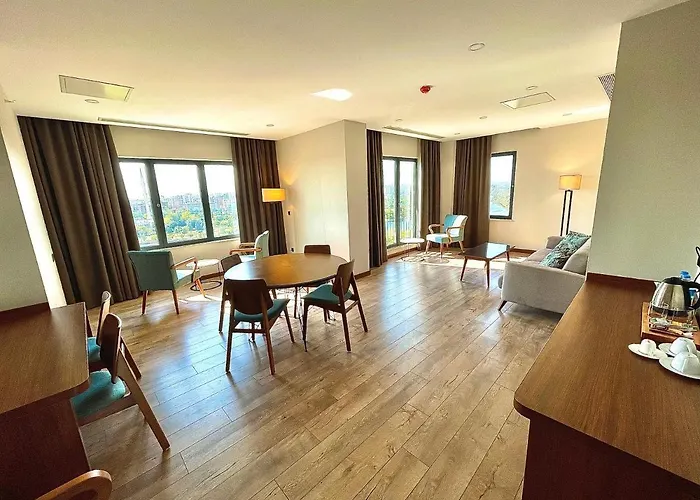 Tuerkmen Riverside Hotel